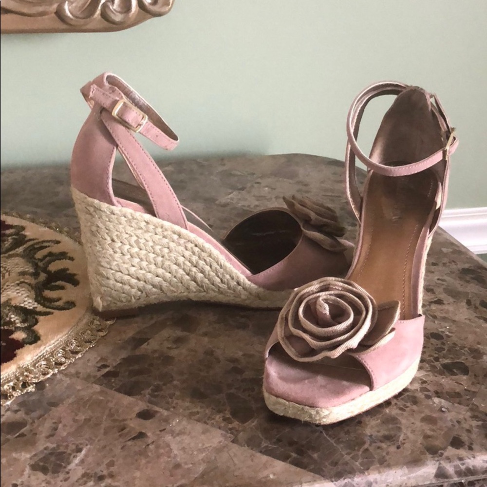 Ellen Tracy Flower Wedges